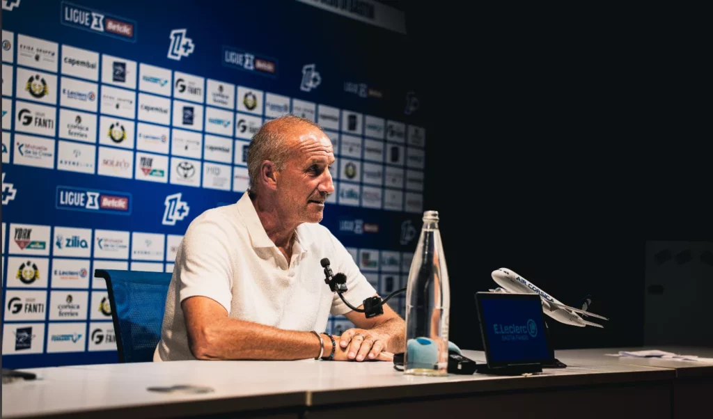 Laurent Peyrelade en conférence de presse d avant-match
