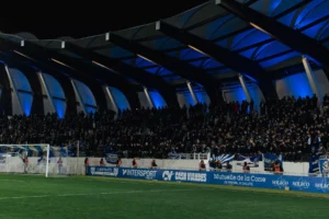 Vue des tribunes du stade Armand-Cesari un soir de match